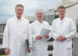 Die Grebenhainer Proktologen Dr. med. Jens Michel (m.) und Dr. med. Martin-Christoph Henes (r.) mit ihrem neuen Kollegen, Dr. med. Andreas Schlosser (l.)