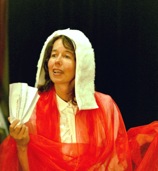 Frau Schatz, Reinemachefrau aus Überzeugung, erzählt aus der Barockzeit Fuldas © Jessica Stukenberg, FTF-Theater Fulda 
