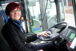 Lisa Paschkewitz, Auszubildende zur Berufskraftfahrerin bei der ÜWAG Bus GmbH.