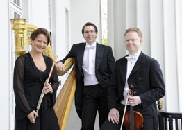Trio des Ensemble Obligat, v.l. Imme-Jeanne Klett (Flöte), Andreas Mildner (Harfe), Boris Faust (Viola) / © Ensemble Obligat, Marianne Menke