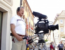 „Wie alles begann: Gerd Kniege als Kameramann bei der Aufzeichnung des Stadtfestes 2003 auf dem Buttermarkt“