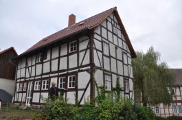 Der Wohnstandart in dem alten Fachwerkhaus ist bereits „charmant“. In zirka einem Jahr soll die Sanierung abgeschlossen sein. Foto: Möller