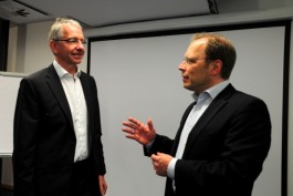 Im Gespräch: Stefan Jehn und Sven Quandt (links). 