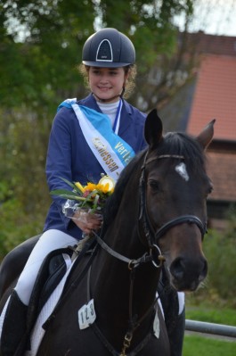 ie neue Nordessenmeisterin Kristina Bauch mit ihrem Pferd Collin