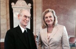       Foto: links: Prof. Dr. Alfons Nossol, ehemaliger Erzbischof von Oppeln; rechts:       Margarete Ziegler-Raschdorf, Landesbeauftragte für Heimatvertriebene und Spätaussiedler  