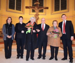 Das Foto zeigt (von links): Pfarrerin Heike Dietrich, Antje Dänner, Helene Gilbert, Bernd Kettrukat, Roselinde Titze und Chorleiter Thomas Nüdling (es fehlt Monika Büchner).  