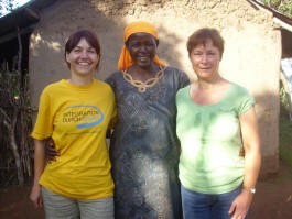 As Friends to Kenya - vor dem Lehmhaus